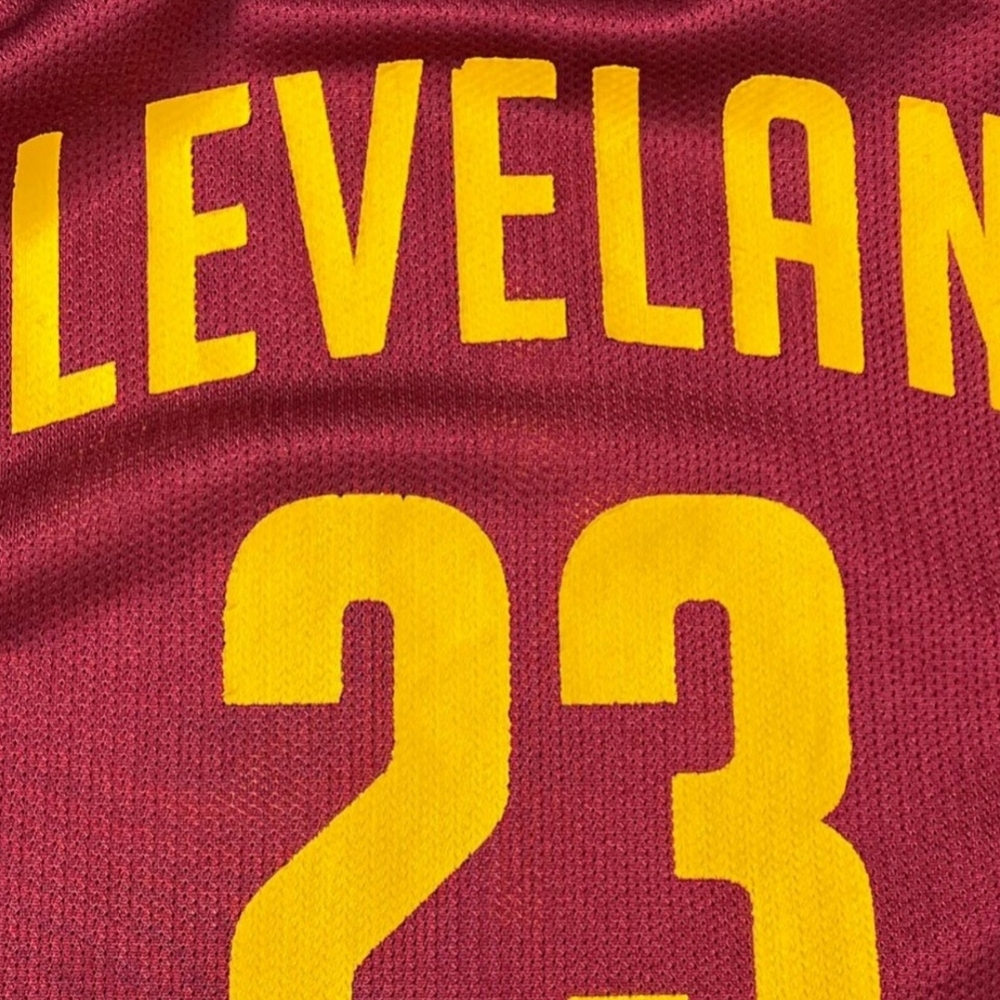 Boys Size XL 16-18 Cleveland Cavaliers Lebron James 23 NBA Jersey Red Gold - Picture 8 of 10